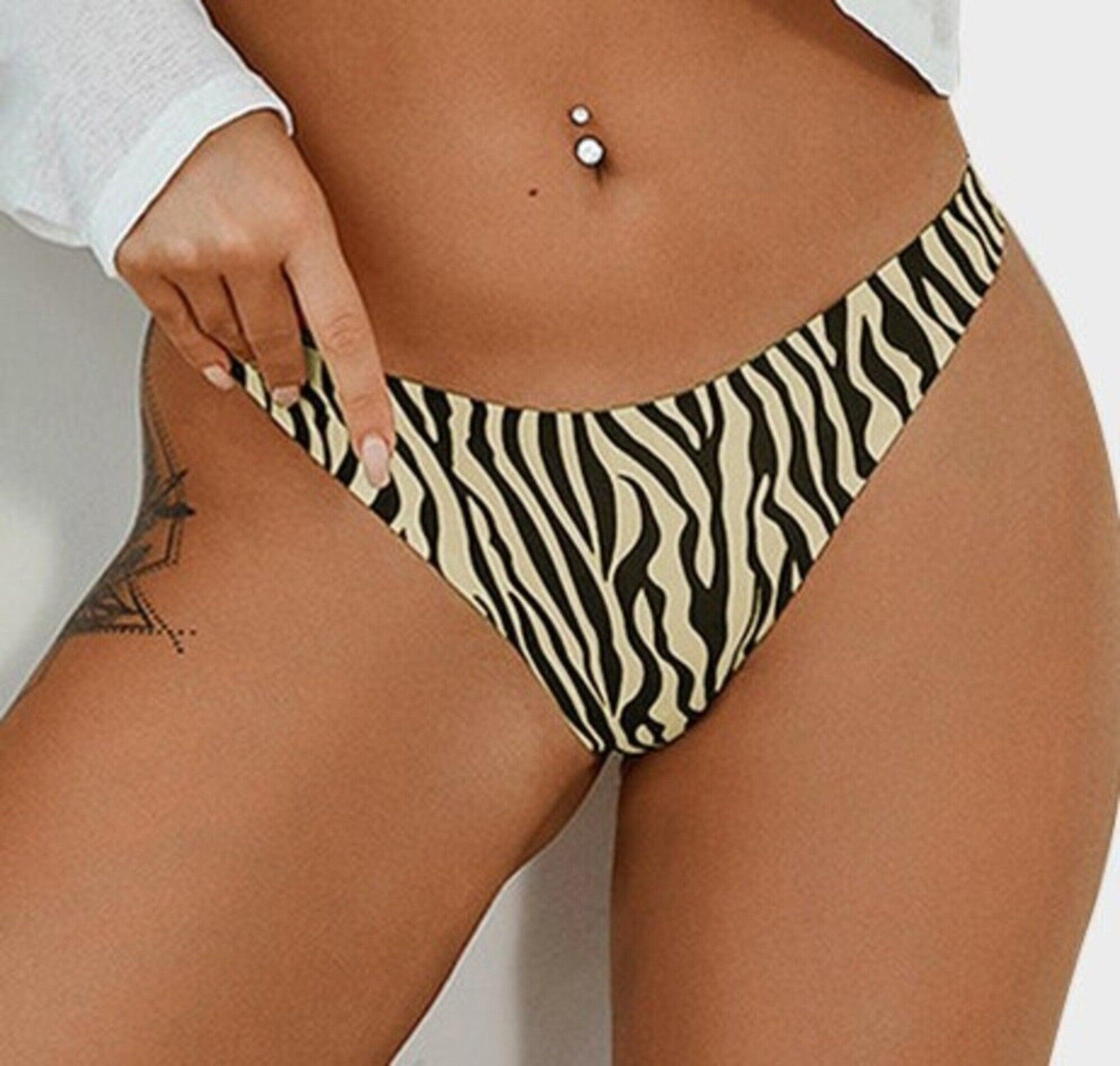 2 Pcs) Ice Silk Leopard Printed Seamless Panty Thong (4 Color